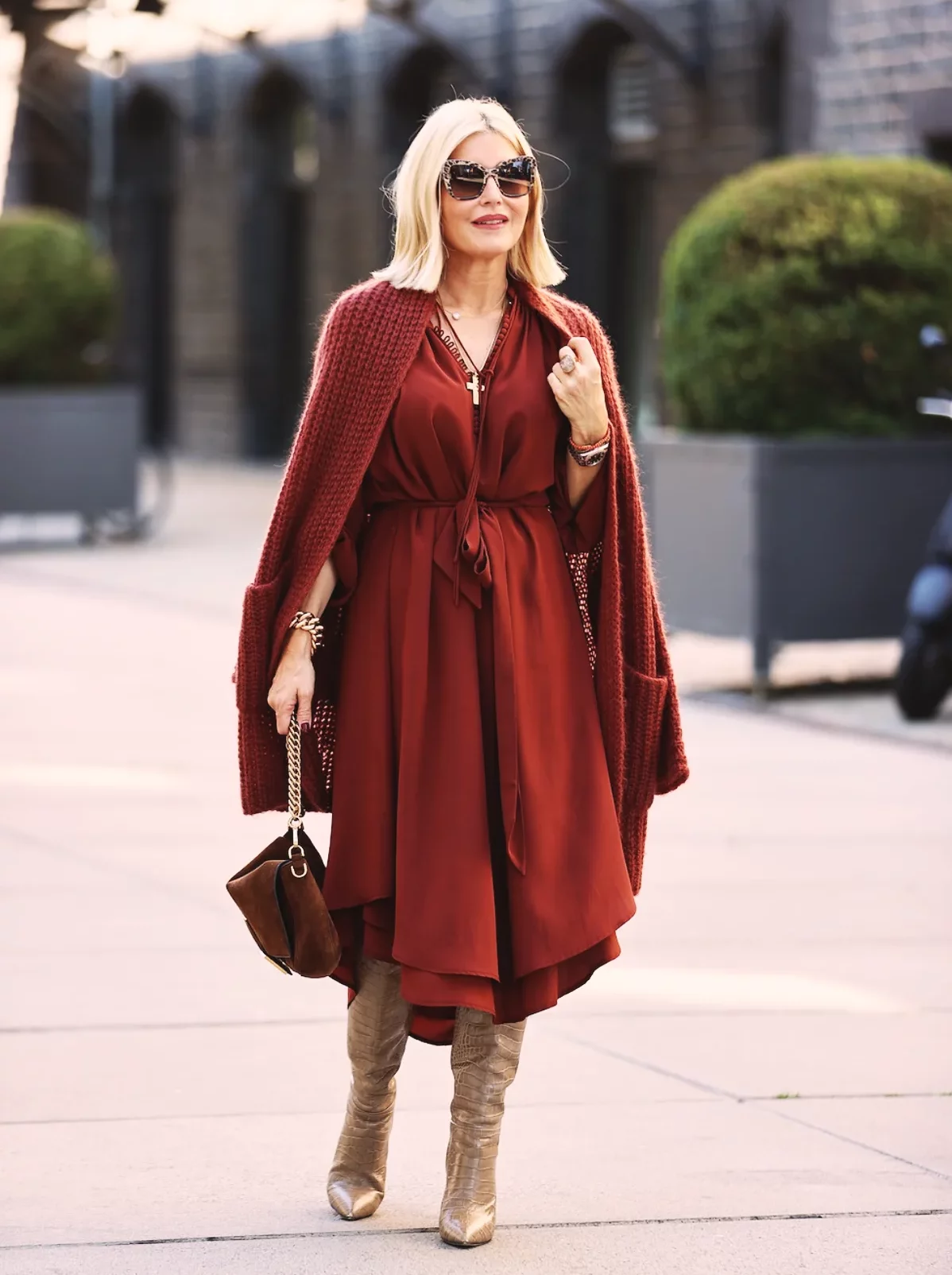 1696353767 445 Put together a chic fall outfit at 50 – the.webp - Put together a chic fall outfit at 50 – the basic pieces