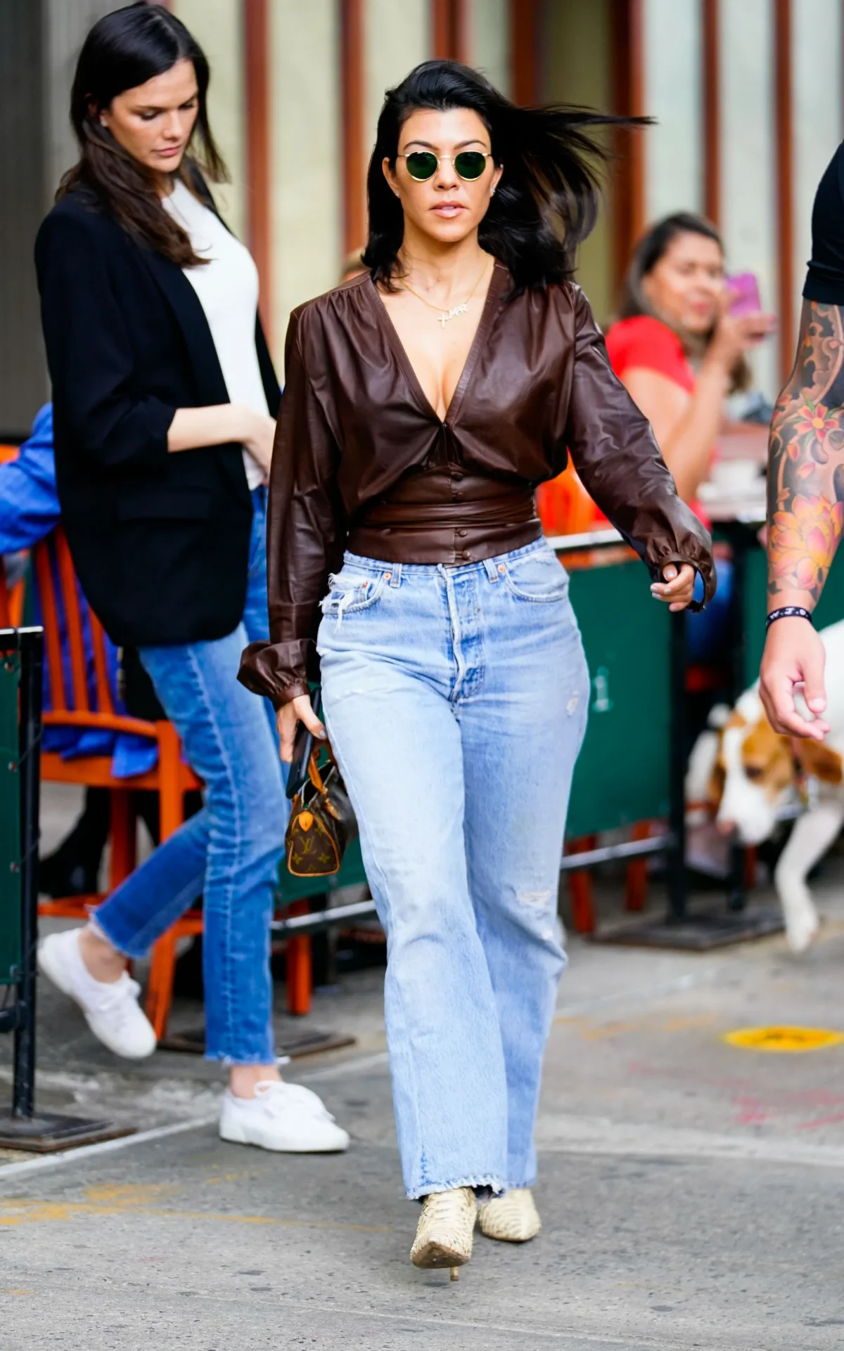 1696413713 432 Which jeans when you are small and curvy Here are.webp - Which jeans when you are small and curvy?  Here are the 6 must-have models for fall 2023