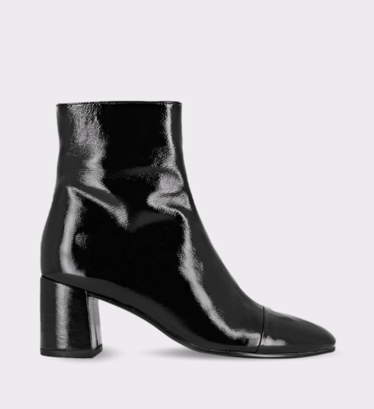 1696587156 722 How to style ankle boots with a dress Revive your.webp - How to style ankle boots with a dress?  Revive your wardrobe at 50 with modern outfits