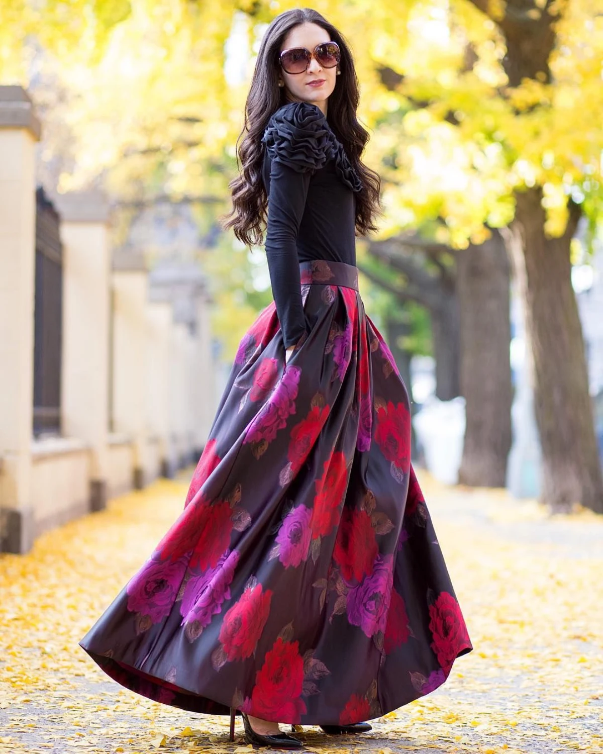 How to wear a long skirt to have a wasp.webp - How to wear a long skirt to have a wasp waist this fall 2023?  Here are the stylists’ tips!