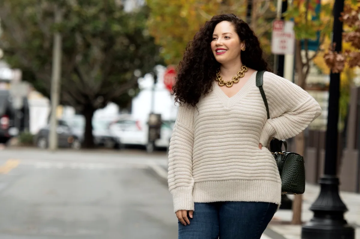 1699172916 683 How to dress in winter when you are curvy to.webp - How to dress in winter when you are curvy to be chic and elegant?