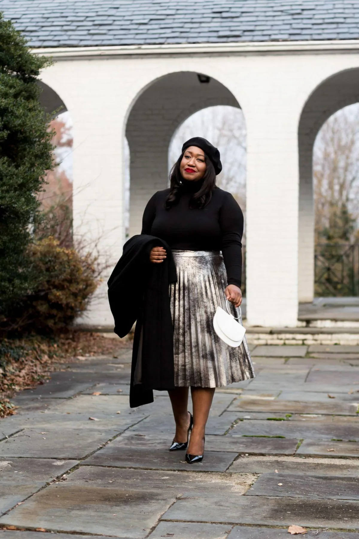 1699172917 575 How to dress in winter when you are curvy to.webp - How to dress in winter when you are curvy to be chic and elegant?