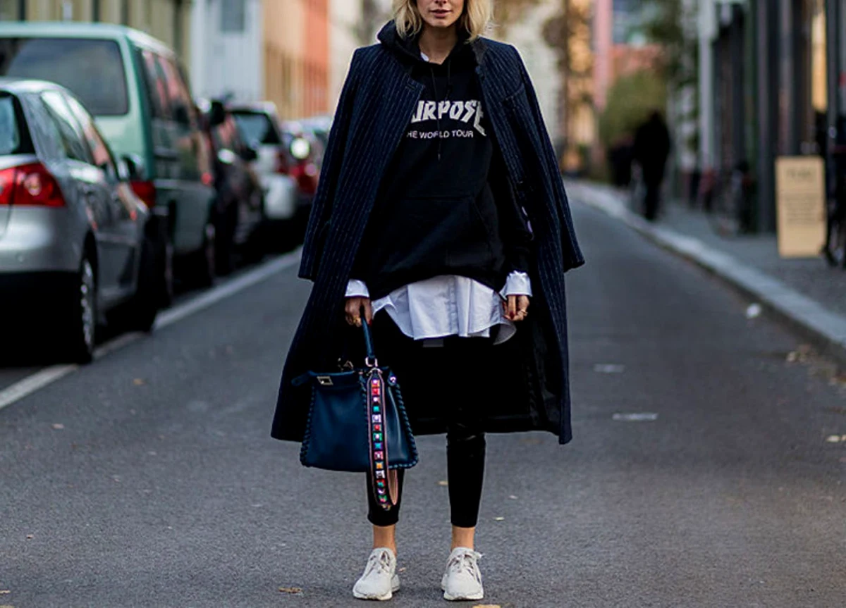 1700304588 668 The return of the vintage sweatshirt and how to wear.webp - The return of the vintage sweatshirt and how to wear it after 50?  Tips for a youthful look