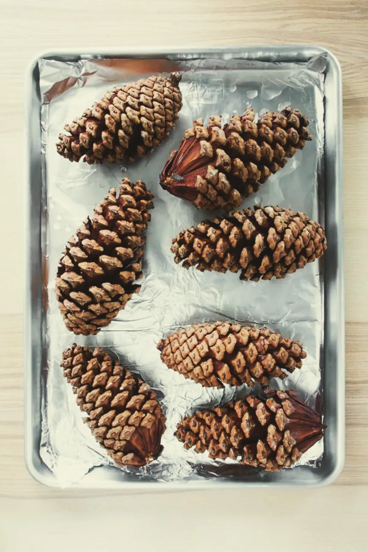 1700579642 786 Decoration with pine cones for Christmas to make yourself –.webp - Decoration with pine cones for Christmas to make yourself – 5 easy ideas