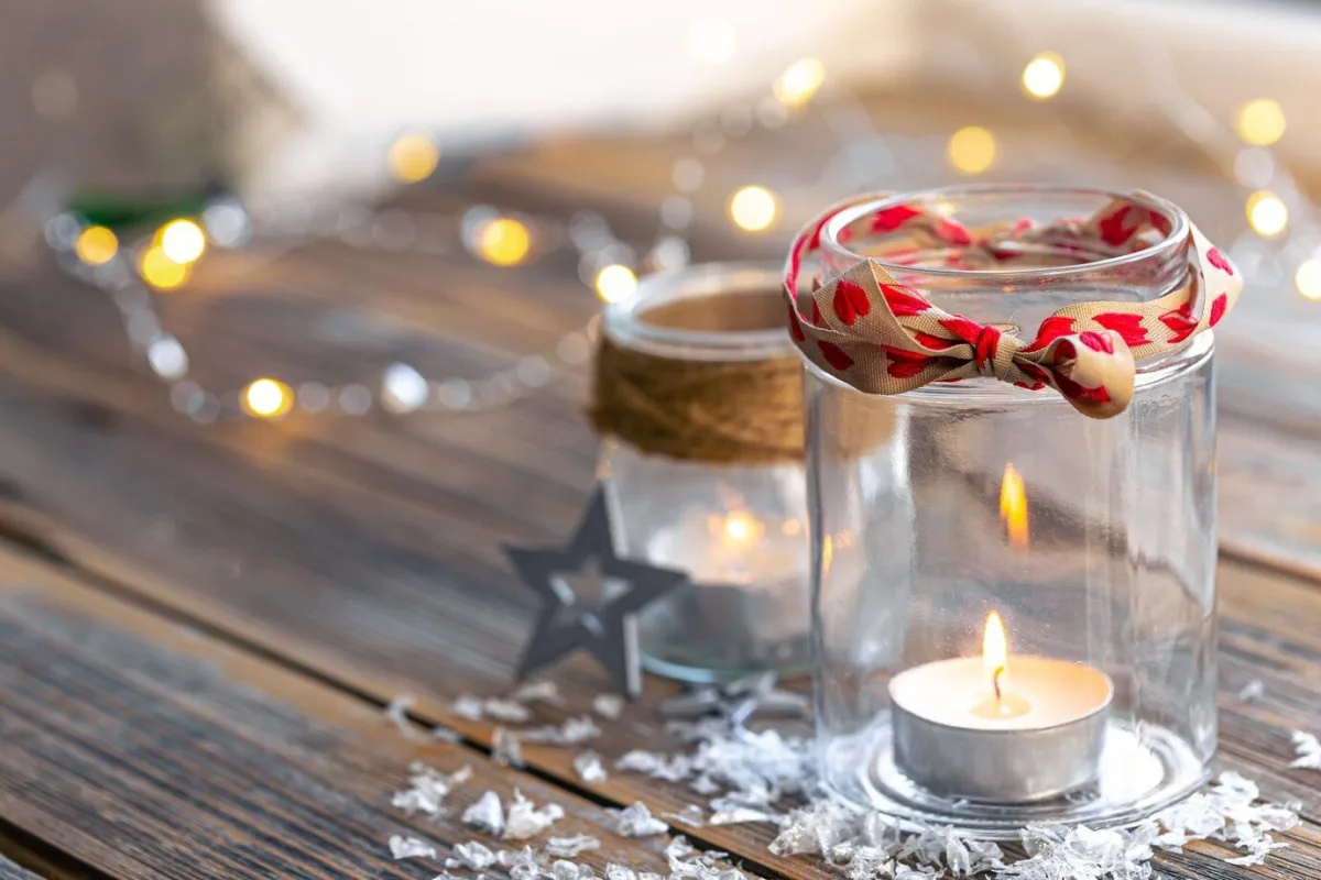 1700643861 18 Adopt Christmas decor with a glass jar to add magic.webp - Adopt Christmas decor with a glass jar to add magic to your home on a low budget