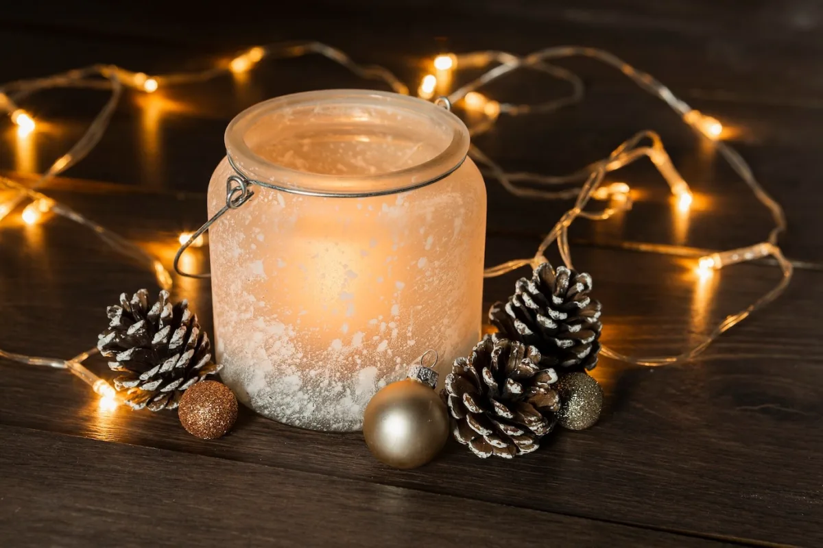 1700643861 320 Adopt Christmas decor with a glass jar to add magic.webp - Adopt Christmas decor with a glass jar to add magic to your home on a low budget