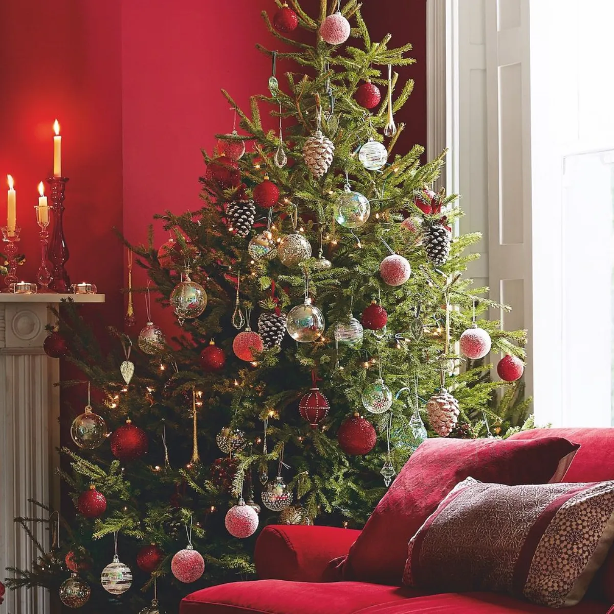 1700735150 305 Here are the 2023 Christmas colors that will enhance interiors.webp - Here are the 2023 Christmas colors that will enhance interiors