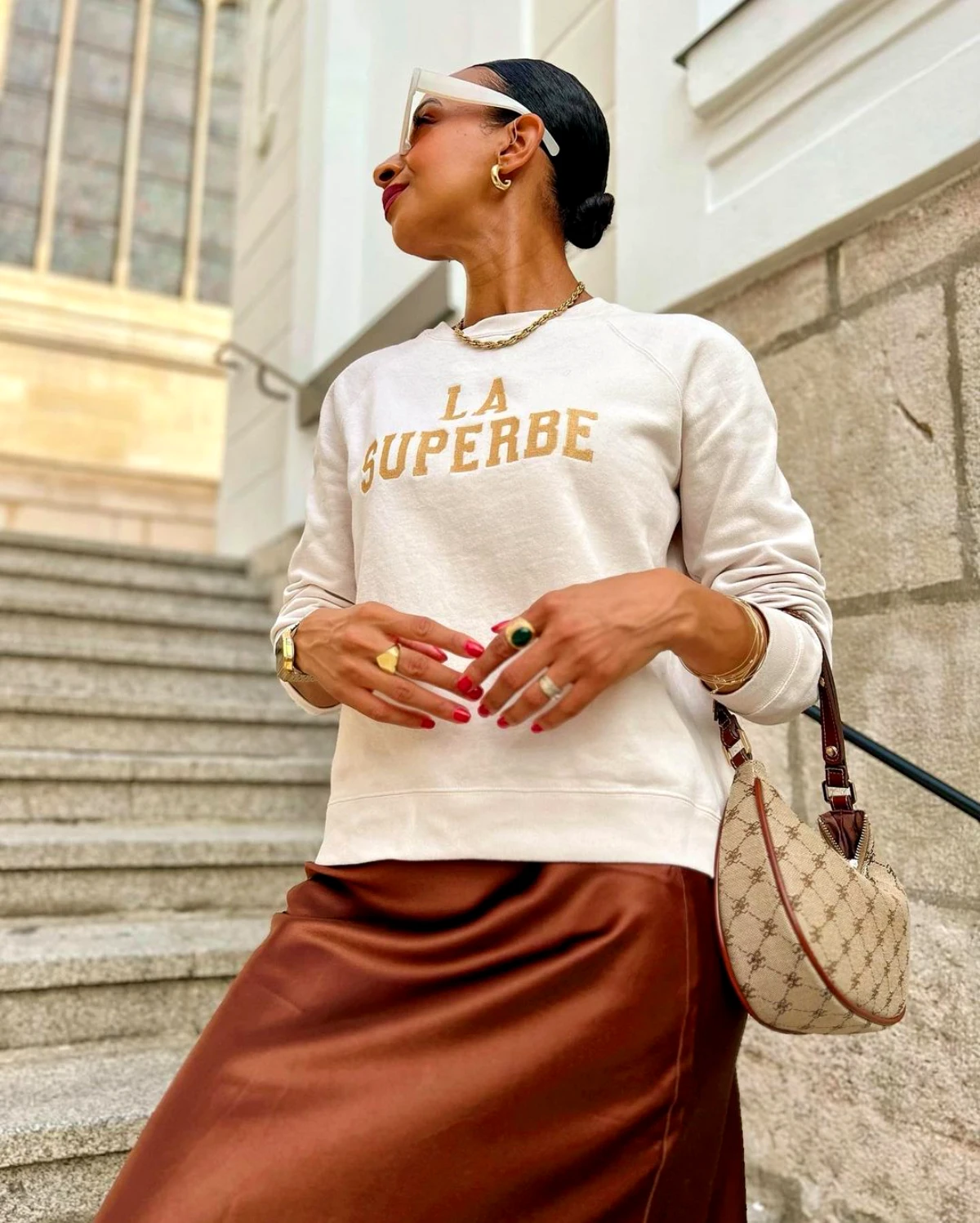 The return of the vintage sweatshirt and how to wear.webp - The return of the vintage sweatshirt and how to wear it after 50?  Tips for a youthful look