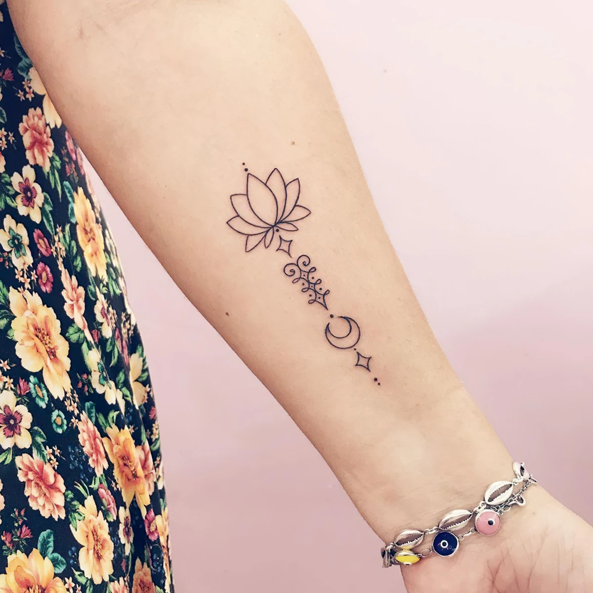 1702918896 898 The best ideas for a unique and elegant small tattoo.webp - The best ideas for a unique and elegant small tattoo for women!  Trends in 2024