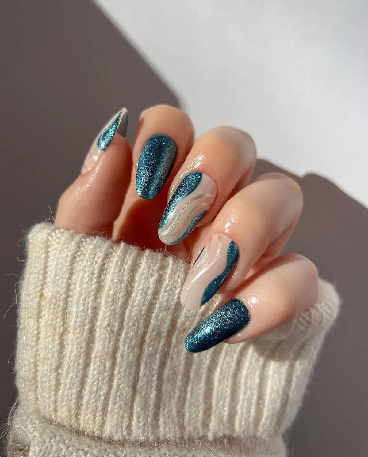 1703771624 461 a chic manicure for New Year 2024 our 15 ideas.webp - a chic manicure for New Year 2024, our 15 ideas