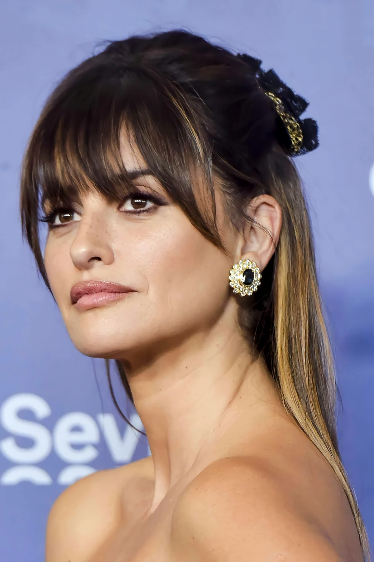 1707842010 469 The best hairstyles for mid length hair with bangs in pictures.webp - The best hairstyles for mid-length hair with bangs in pictures!  The hair trends of 2024 to try