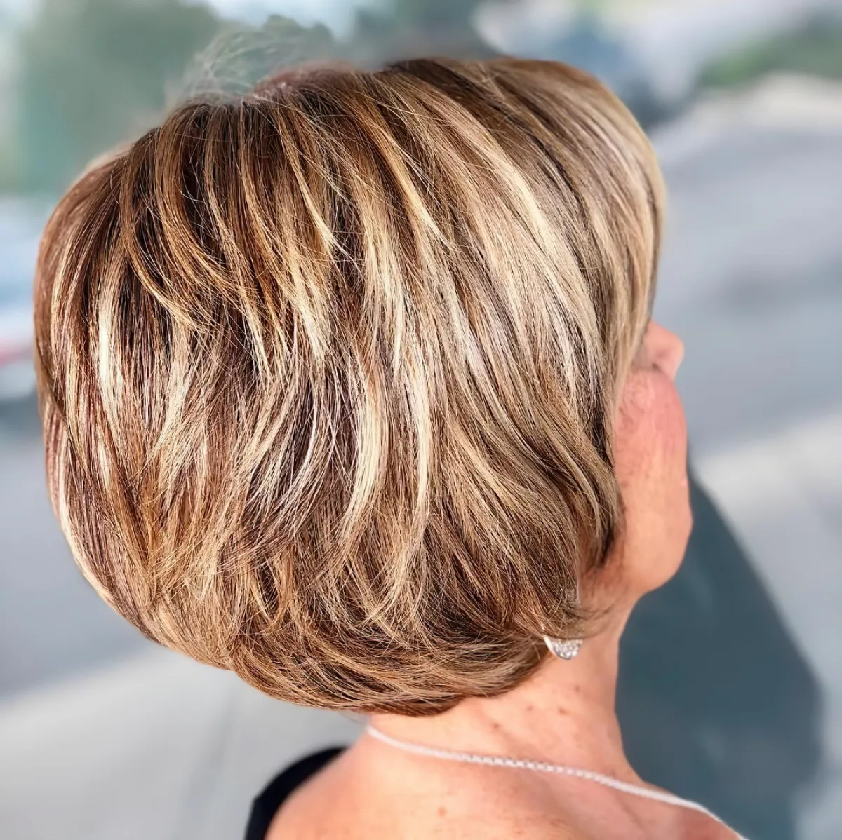 1708018200 170 Short haircuts for women over 60 with highlights for a.webp - Short haircuts for women over 60 with highlights for a powerful anti-aging effect