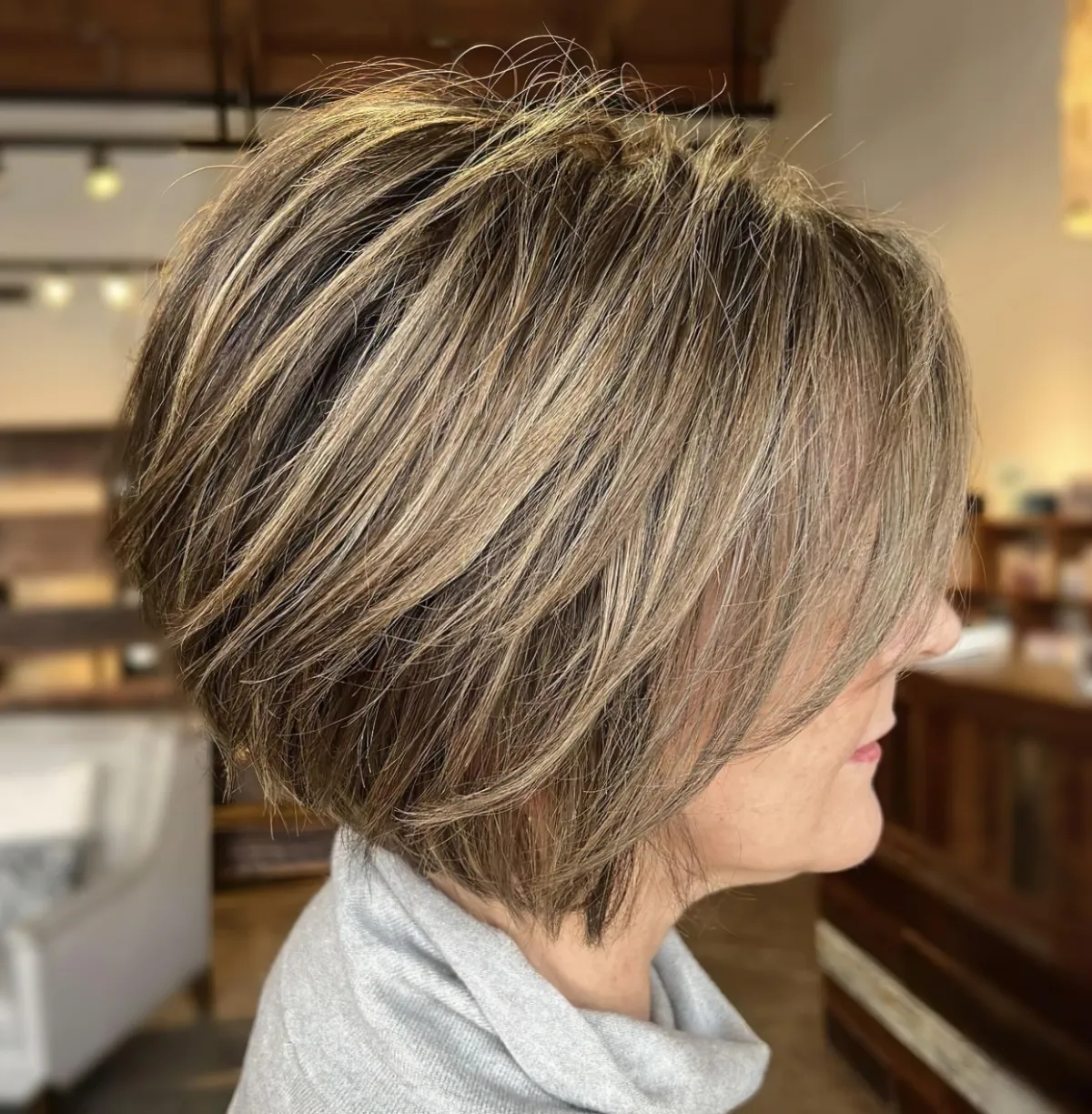 1708018200 492 Short haircuts for women over 60 with highlights for a.webp - Short haircuts for women over 60 with highlights for a powerful anti-aging effect