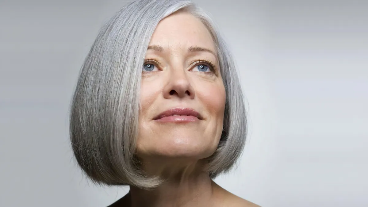 1708018201 951 Short haircuts for women over 60 with highlights for a.webp - Short haircuts for women over 60 with highlights for a powerful anti-aging effect