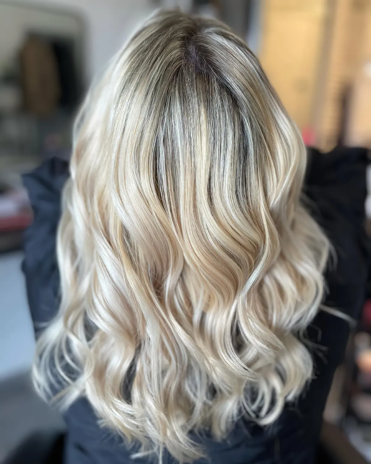 1719129623 219 Adopt dazzling Californian blonde balayage for dreamy hair that will.webp - Adopt dazzling Californian blonde balayage for dreamy hair that will light up your summer!