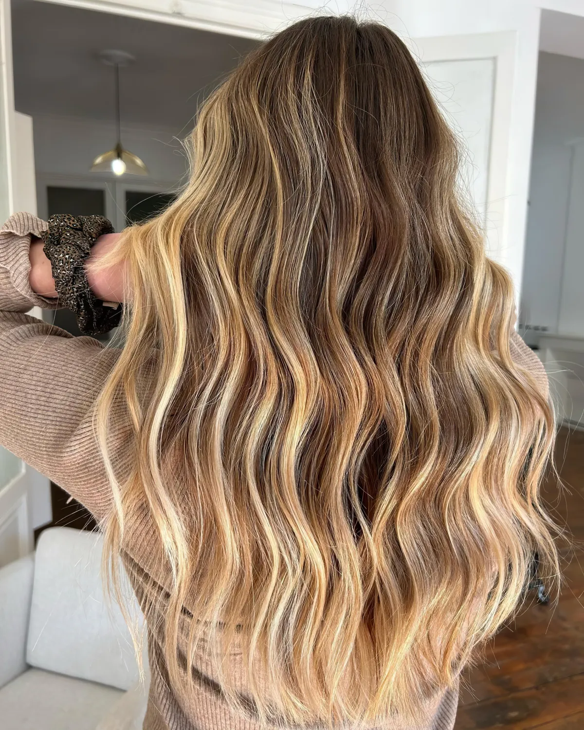 1719129623 39 Adopt dazzling Californian blonde balayage for dreamy hair that will.webp - Adopt dazzling Californian blonde balayage for dreamy hair that will light up your summer!