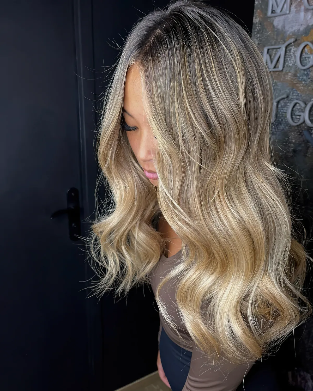 1719129623 406 Adopt dazzling Californian blonde balayage for dreamy hair that will.webp - Adopt dazzling Californian blonde balayage for dreamy hair that will light up your summer!