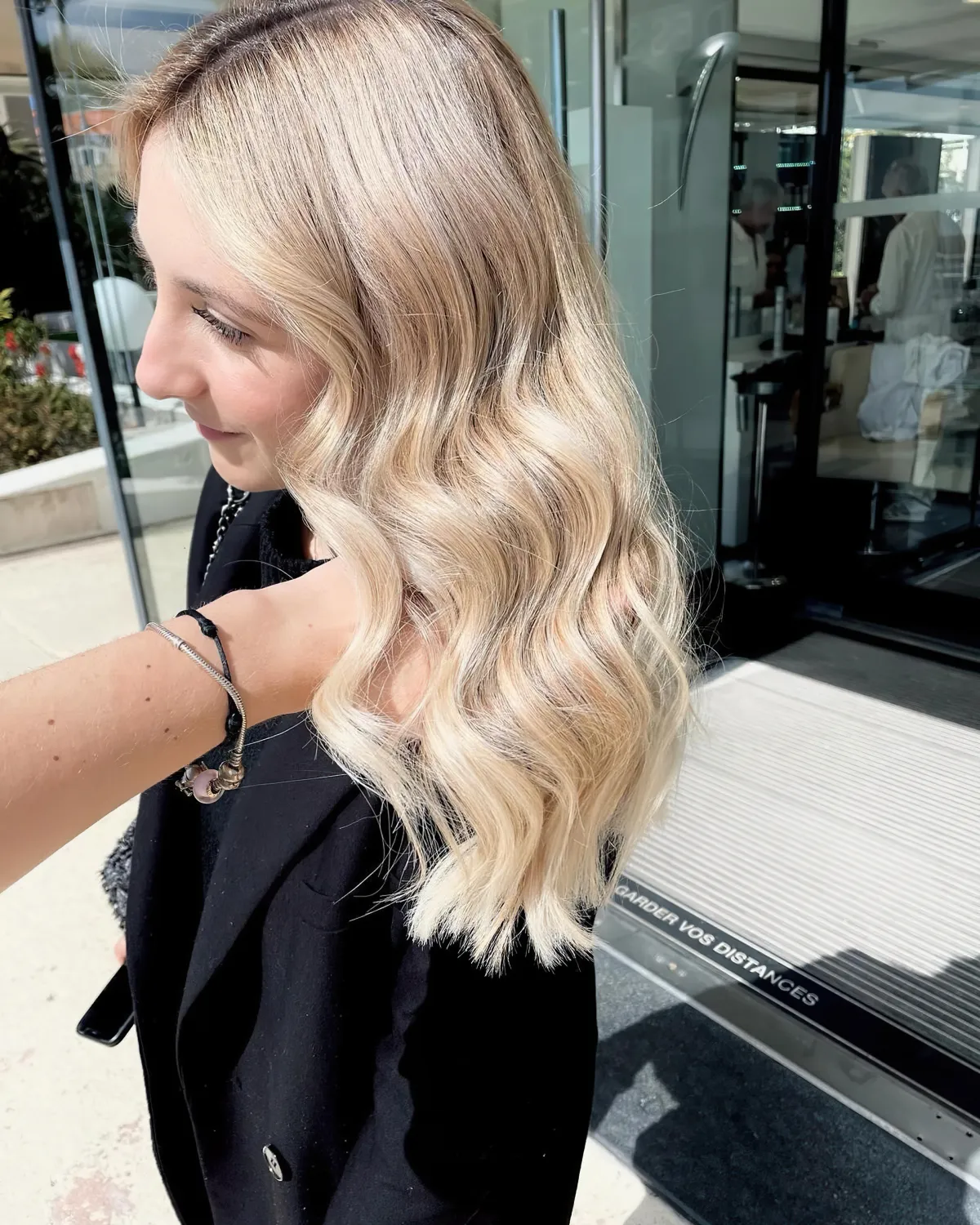 1719129623 427 Adopt dazzling Californian blonde balayage for dreamy hair that will.webp - Adopt dazzling Californian blonde balayage for dreamy hair that will light up your summer!