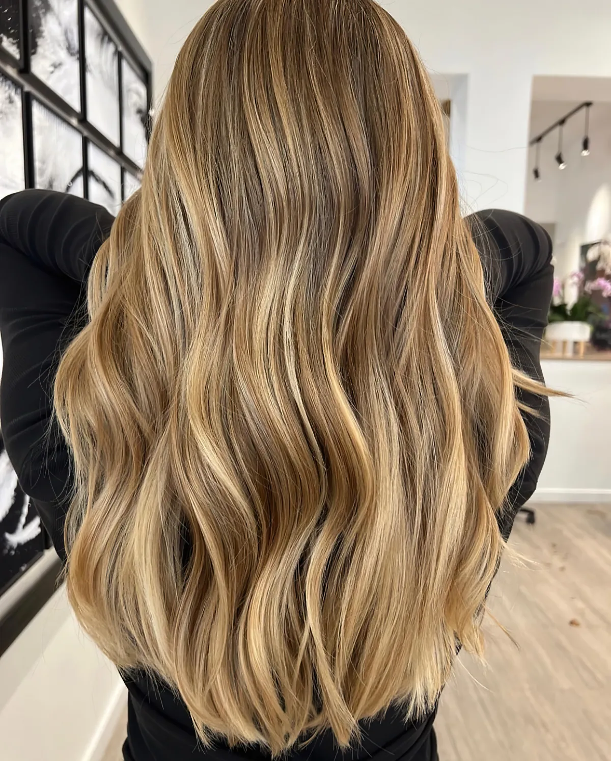 1719129623 493 Adopt dazzling Californian blonde balayage for dreamy hair that will.webp - Adopt dazzling Californian blonde balayage for dreamy hair that will light up your summer!