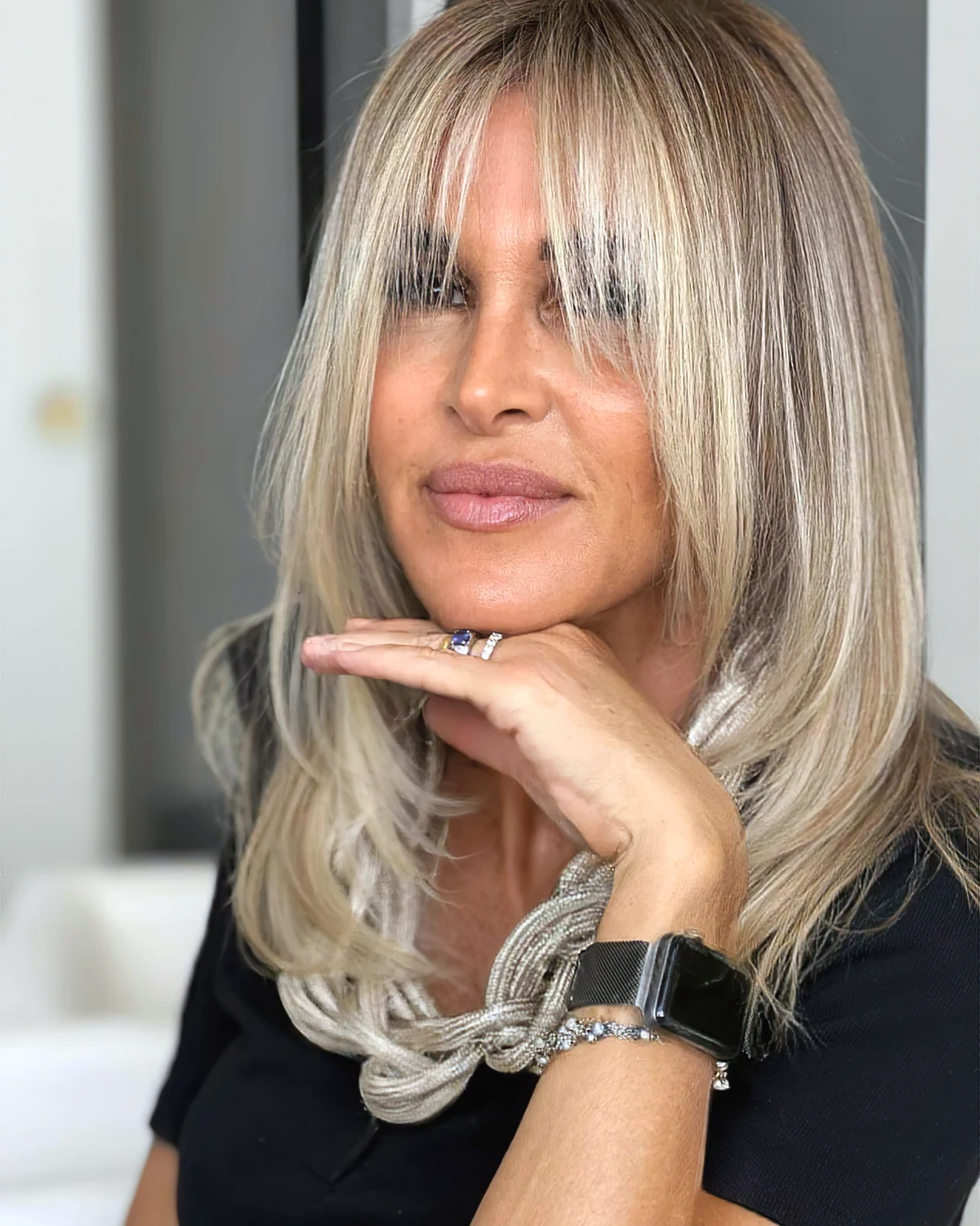 1724076093 757 Adopt mid length layered hair with bangs for women aged 50.webp - Adopt mid-length layered hair with bangs for women aged 50 to look younger! Inspirational photos