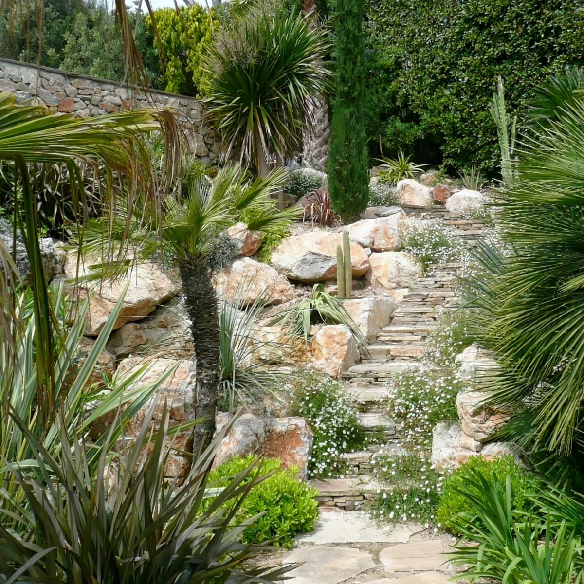 1724572036 914 Here are the expert techniques for successful landscaping on slopes.webp - Here are the expert techniques for successful landscaping on slopes